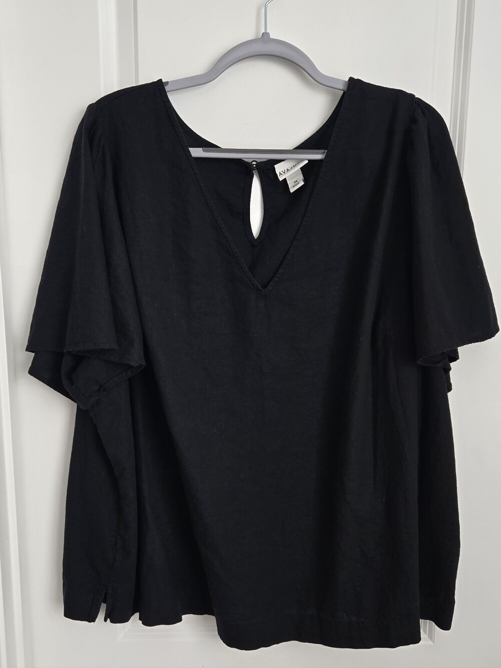 Ava & Viv Black V-Neck Flutter Sleeve Linen Top